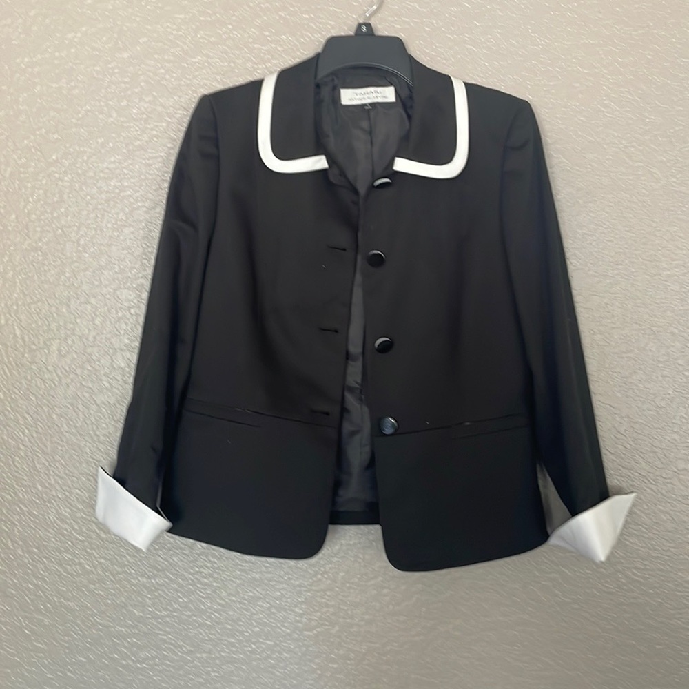 Blazer White and Black Tahari Size 8